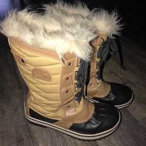 Sorel Girls Snow boots Size 4 Waterproof kids